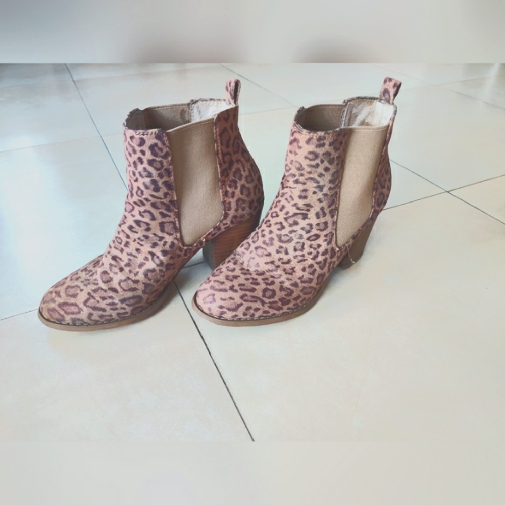 Forever New Chelsea Boots - Picture 1 of 5